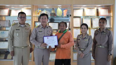 เทศบาลเมืองสีคิ้วมอบเงินช่วยเหลือประชาชน ผู้ประสบอัคคีภัย