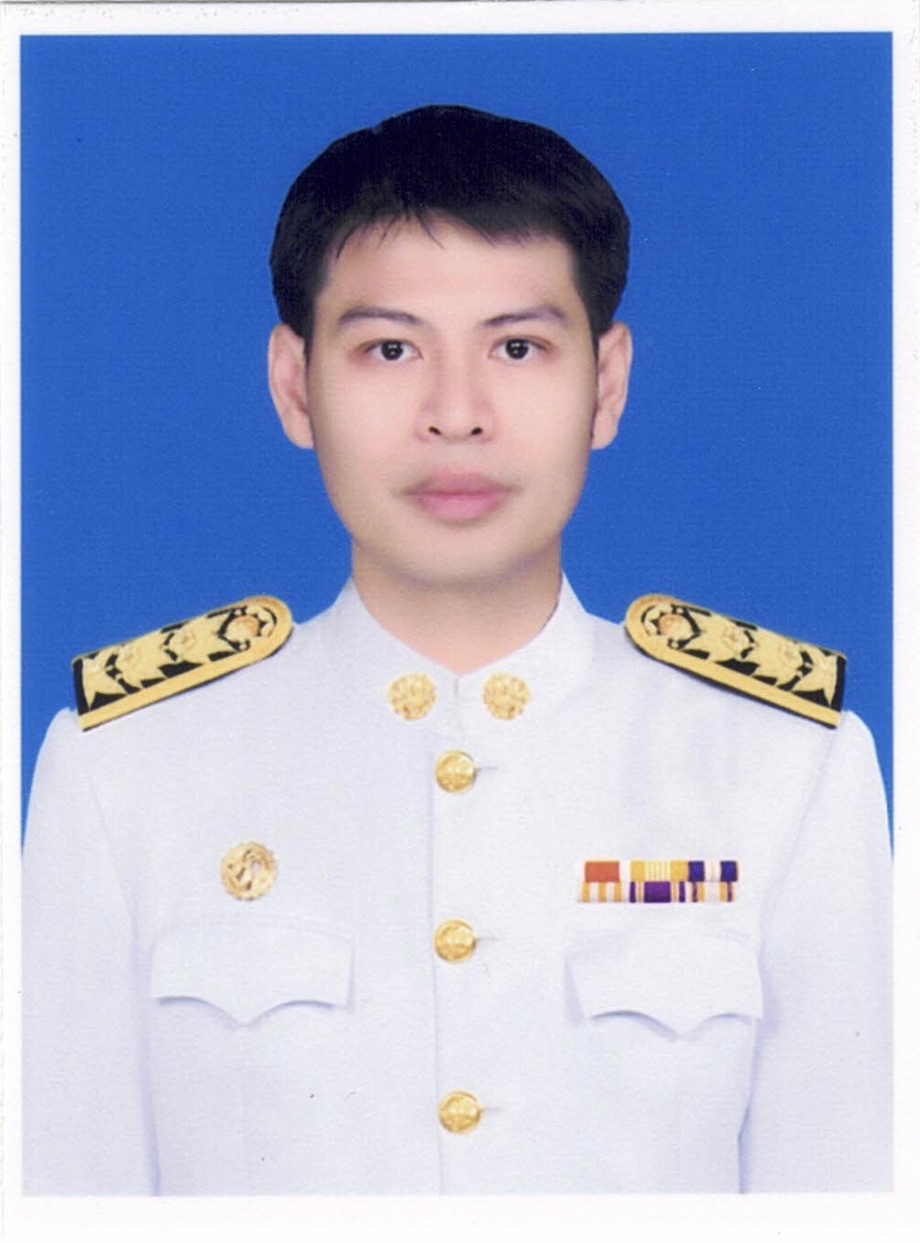 นายธนนท์ บุตรสมบัติ